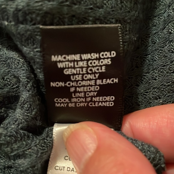 Waffle knit fabric long sleeve button down top - Picture 5 of 5